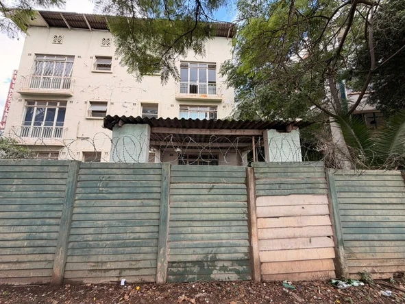 30 Bedroom Flat & Apartment