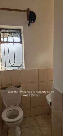 2-Bed Retreat: Tiled Veranda & Garden in Lenana Park