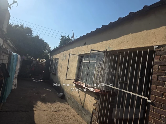 3-Bedroom House For Sale – Zengeza 1, Chitungwiza (Sole Mandate)