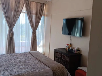 2 Bedroom Flat & Apartment