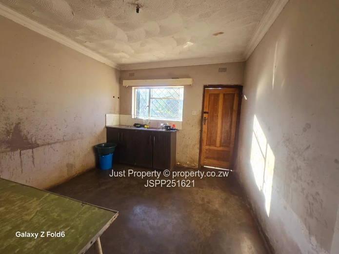 Braeside 4-Bed Renovator's Gem on 912m² — Garage & ZESA