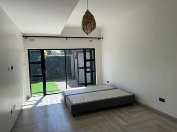 4 Bedroom Flat & Apartment