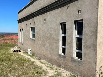 6 Bedroom House
