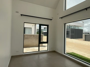 4 Bedroom Flat & Apartment