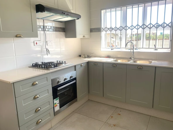 3 Bedroom Flat & Apartment