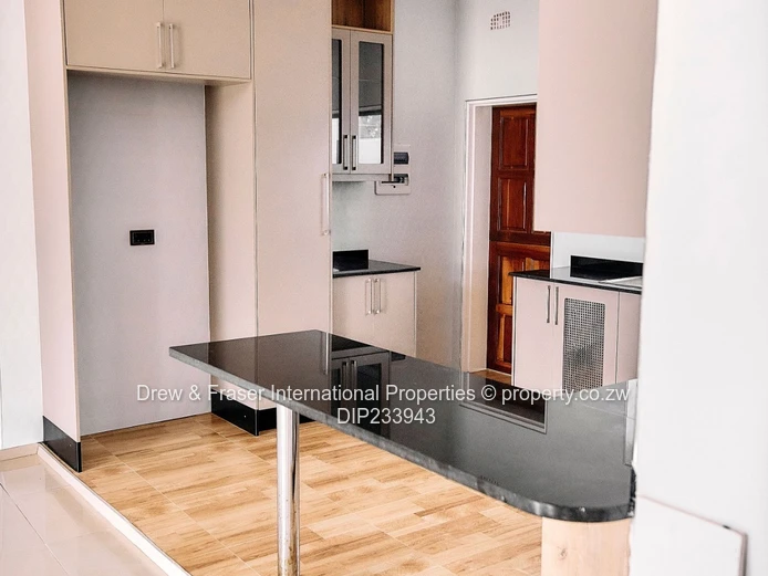 Modern 3-Bed Garden Flat with Borehole in Old Windsor