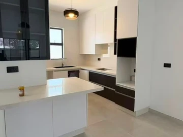 2 Bedroom Flat & Apartment