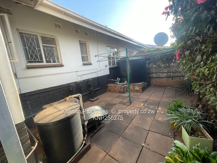 Spacious end unit garden flat apartment in Greendale North