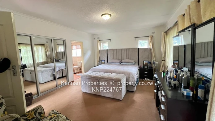 Family home close to Chisipite school 