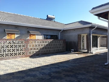 3 Bedroom Flat & Apartment