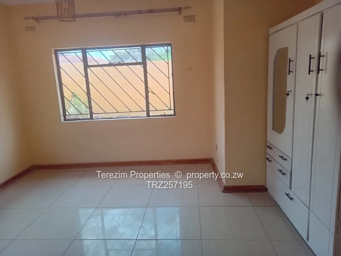 Zimre Park House to Let