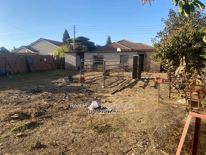 Stand For Sale In Tynwald North Opposite Madokero  (Sole Mandate)