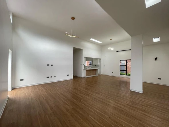4 Bedroom Flat & Apartment