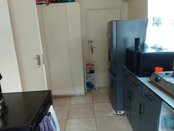 2 Bedroom Flat & Apartment
