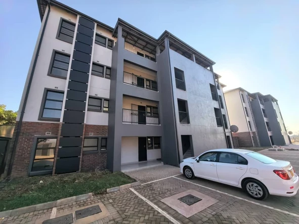 2 Bedroom Flat & Apartment