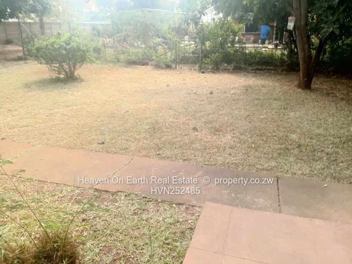 Secure 2 bedroomed flat on 2nd street !! (Sole Mandate)