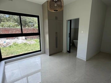 4 Bedroom Flat & Apartment