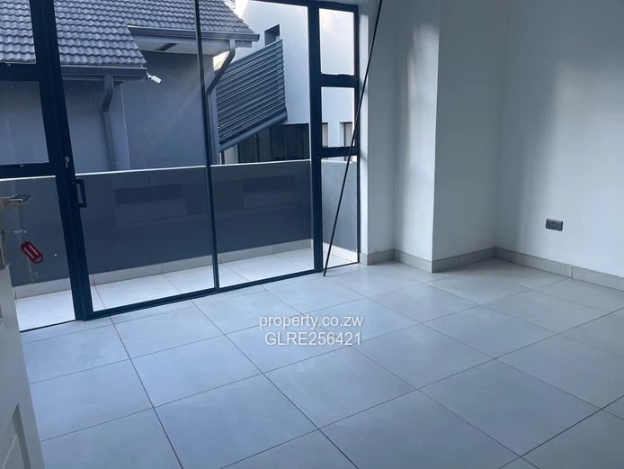 Avondale 3-Bed Flat: Modern Open-Plan Living + Borehole