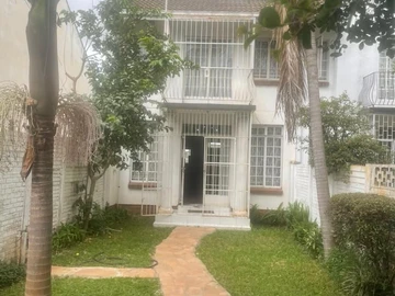 2 Bedroom Flat & Apartment