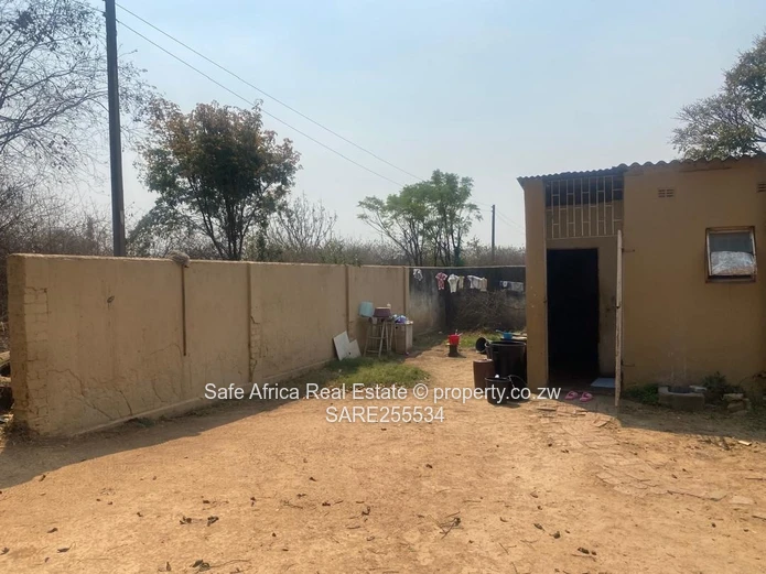 PAN- HANDLE STAND FOR SALE IN WATERFALLS - PROSPECT AREA-CHURCHILL ROAD Price at 69k