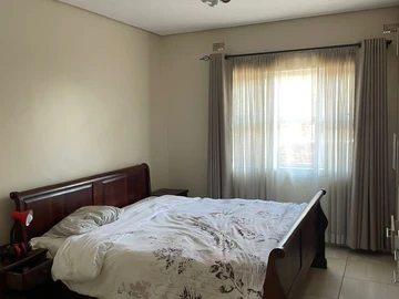 3 Bedroom Flat & Apartment