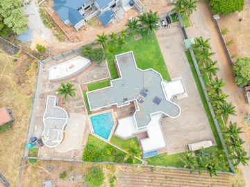 6 Bedroom House