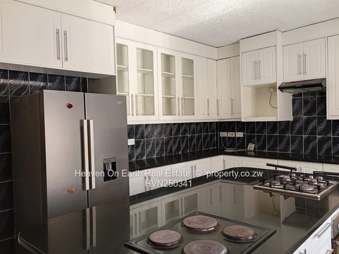 Double storey house and cottage to let  (Sole Mandate)