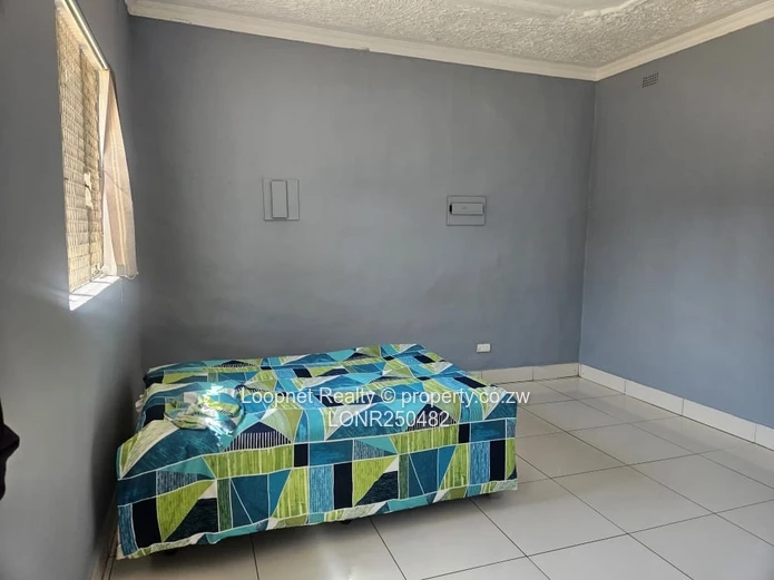 Spacious 300 sqm Office on 500 sqm with Borehole – Eastlea