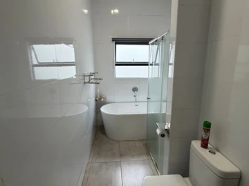 3 Bedroom Flat & Apartment