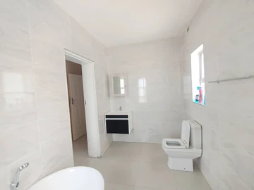 3 Bedroom Flat & Apartment