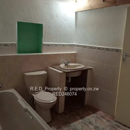 4-Bedroom Home In Hillside To Let !