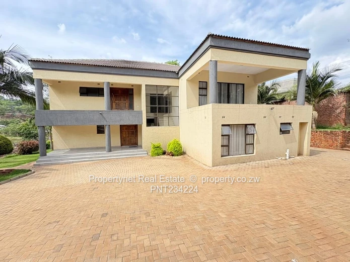 Neat Modern Double-Storey Family Home!!!