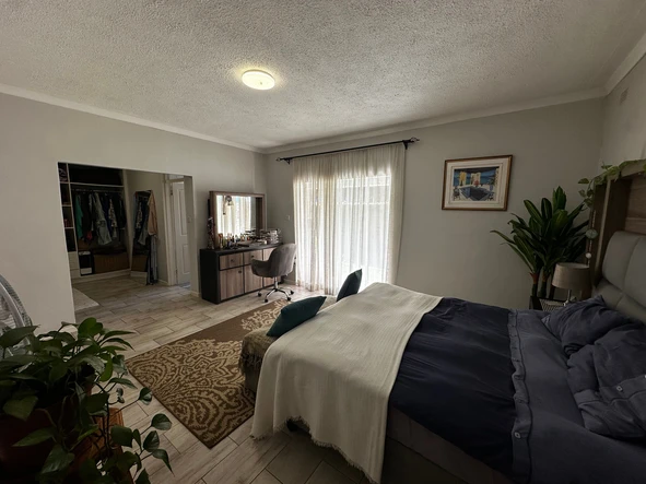 3 Bedroom Flat & Apartment