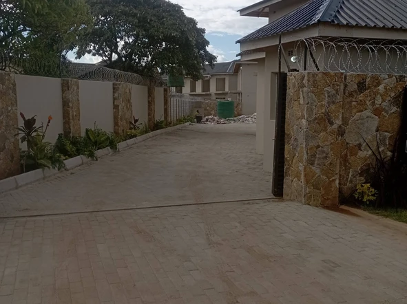 2 Bedroom Flat & Apartment