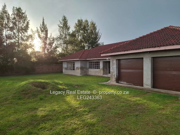 Comfortable 3 Roomed Wing Available 1 April