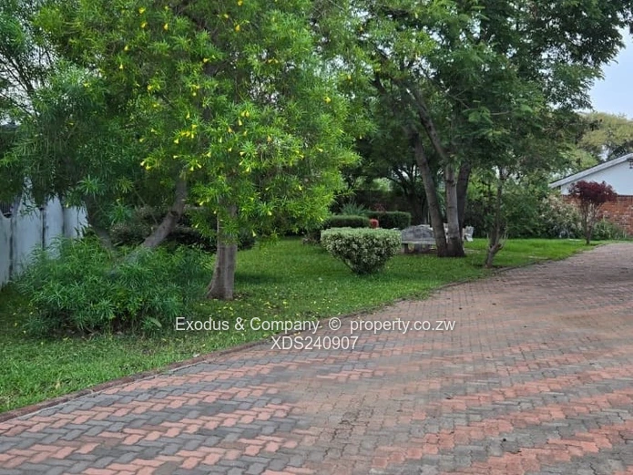 House to Let – Spacious, Walled & Gated