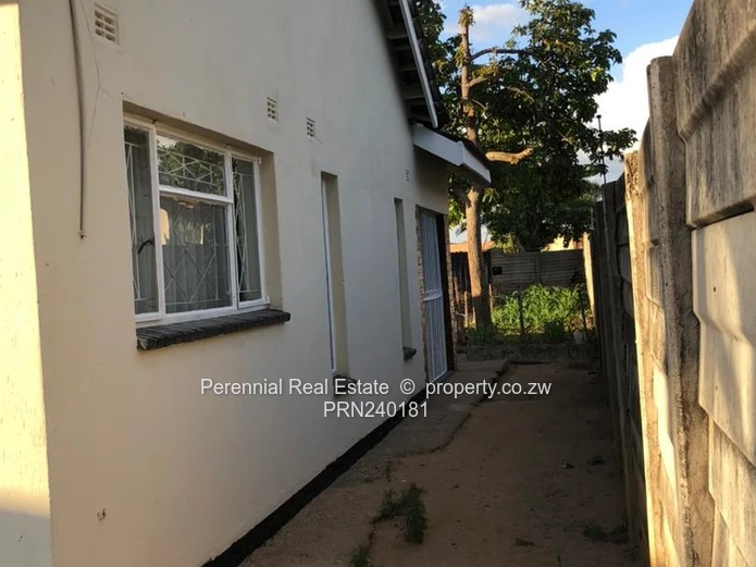  4-Bed House to Rent in Glen View 7