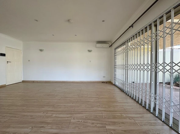 2 Bedroom Flat & Apartment