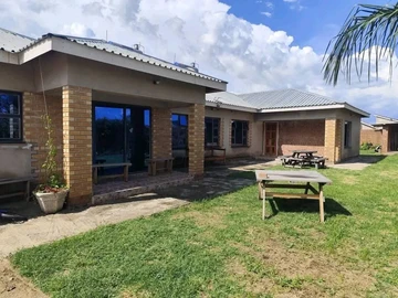 9 Bedroom House