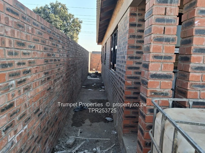 Glen View 5-Bed Brick Home with Verandah & Water Tanks