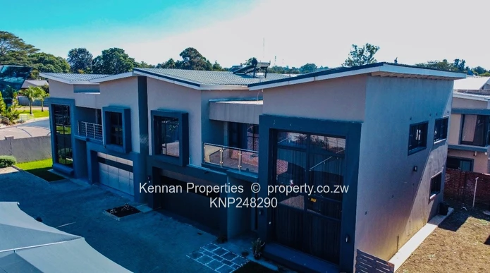 Elegant Upmarket 5 Bedroom Townhouse for Sale.