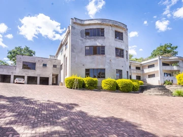 6 Bedroom House