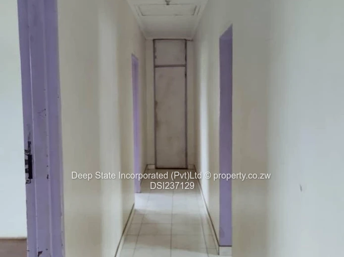 Warrent D house for sale (150m from Bulawayo road)