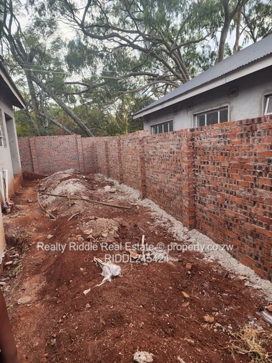 Emerald Hill: New 3-Bed Townhouse Complex w/ Borehole
