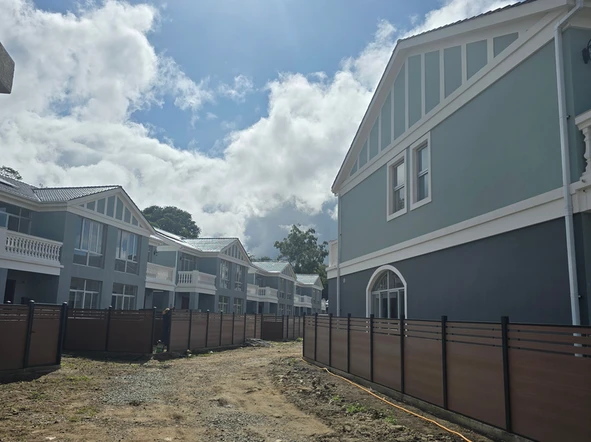 4 Bedroom Flat & Apartment