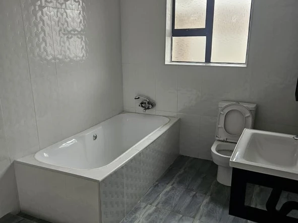 3 Bedroom Flat & Apartment