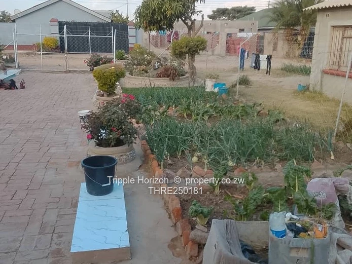 Cozy 2-Bed Home with Flatlet & Garden in Granary Park