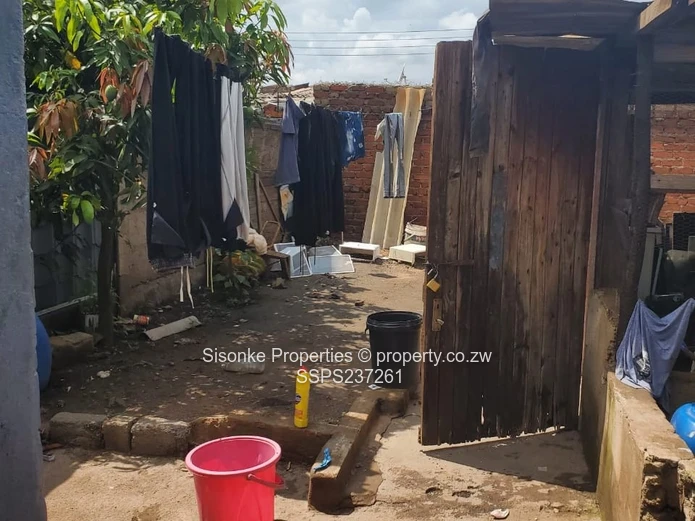 Highfield  2-bed house for rental with a veranda