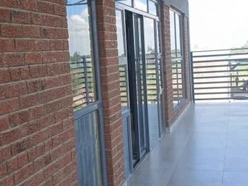 Prime Retail Space in Chitungwiza: Spacious & Well-Connected