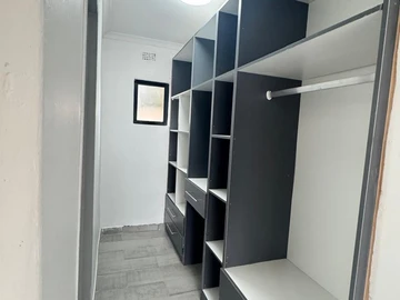 3 Bedroom Flat & Apartment